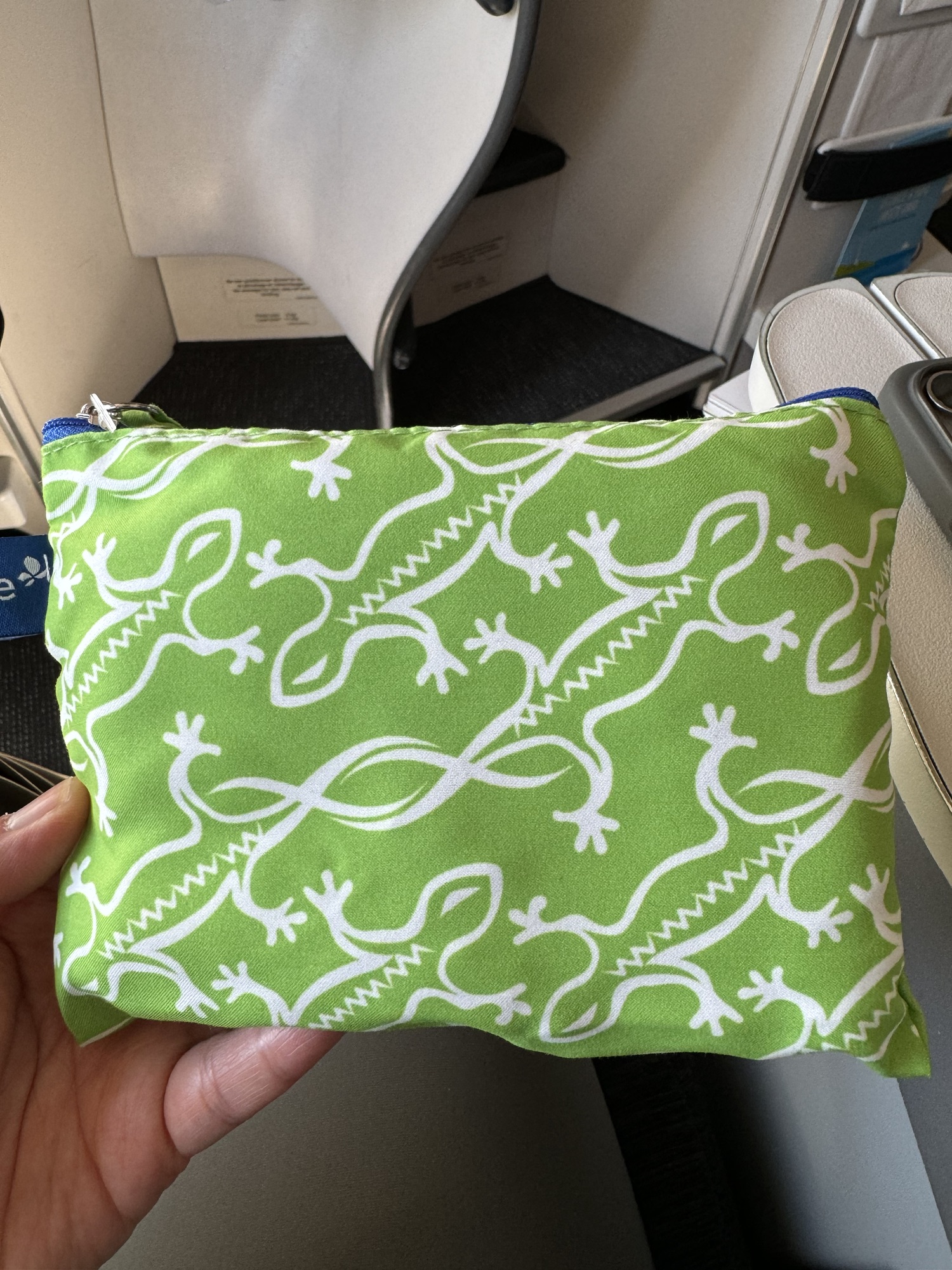 French Bee Premium Economy Bed Seats – Live well. Eat well. Travel well.